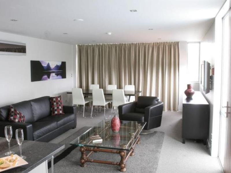 Central Apartments Метвен Екстериор снимка