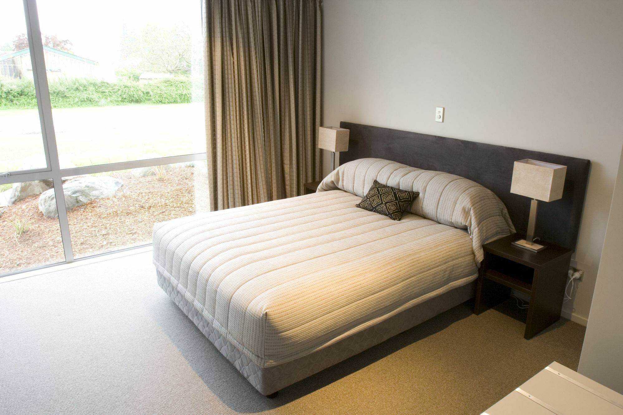 Central Apartments Метвен Екстериор снимка
